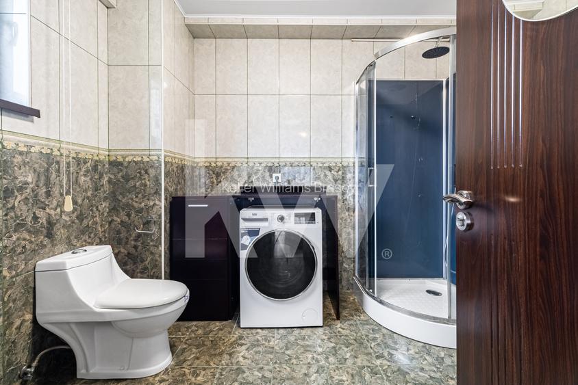 Închiriere apartament 4 camere, acces la parcare cu barieră, strada De Mijloc - 12