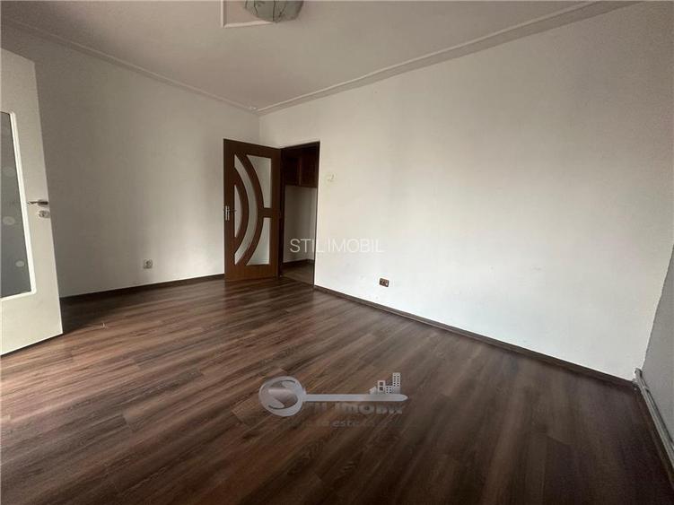 APARTAMENT 2 CAM DECOMANDAT PODU DE FIER ETAJ INTERMEDIAR - 4