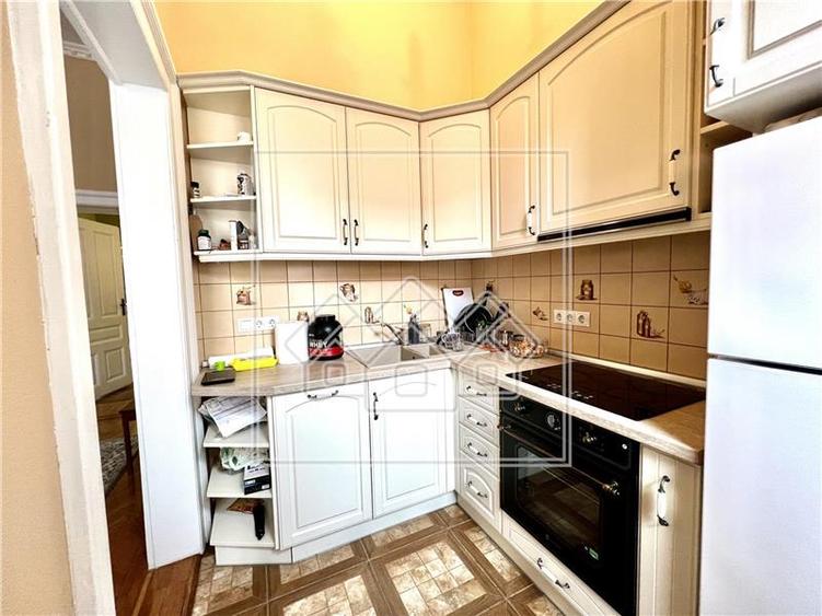 Apartament cu 2 camere, dotari de LUX, Ultracentral, etaj 1