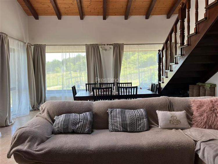 Casa cu teren 4.6 hectare la 17 km de Targu Mures - 4