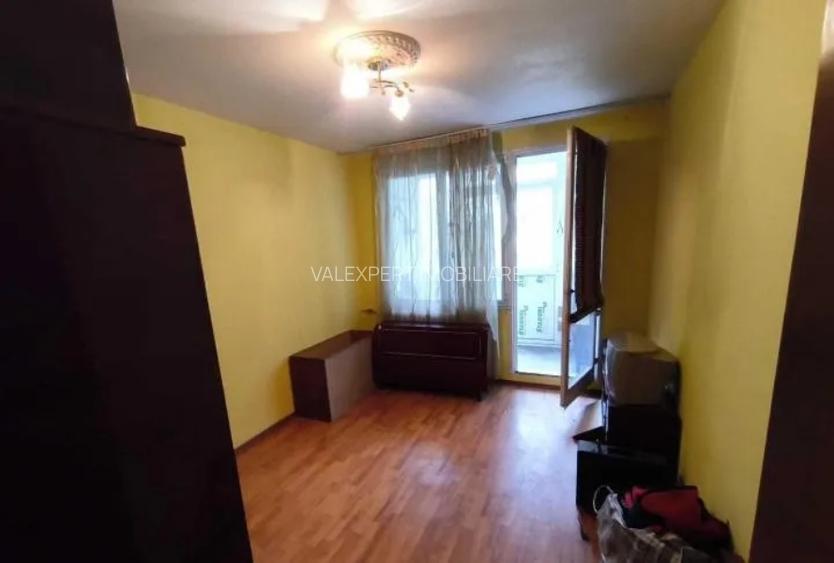 Metrou 1 Decembrie 1918, 3 cam, et. 1/4, bloc reabilitat - 2