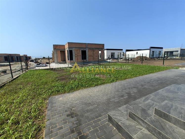 Casa Individuala - 4 camere - 2 bai  - 423 mp teren - 4
