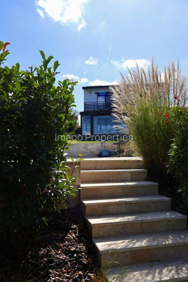 Vila amplasata pe malul lacului - 4