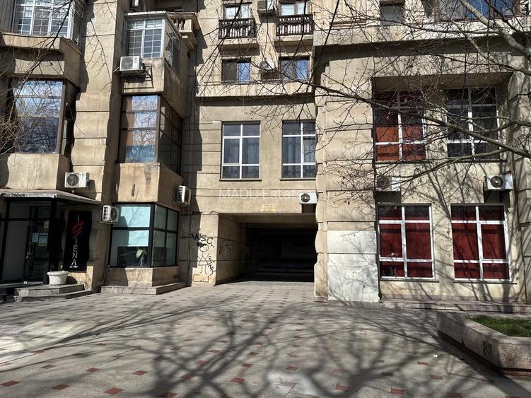 BLOC MIXT, garsoniera Bulevardul Unirii , etaj 3, mobilata si utilata, ST 46 mp - 17