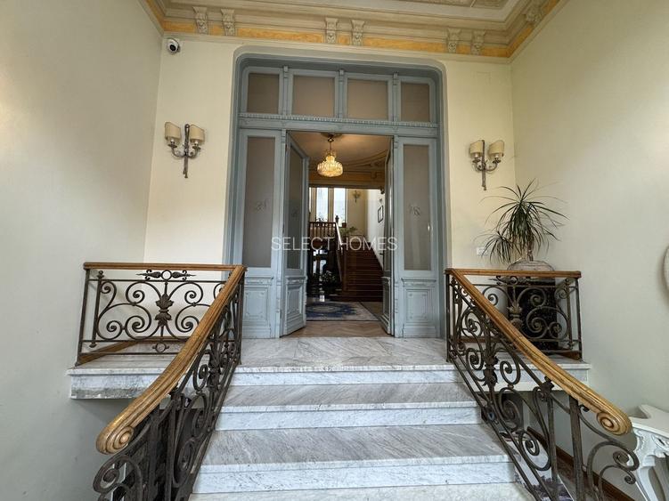 Vila istorica de vanzare in zona *Unirii* | 21 camere | curte, garaj - 55