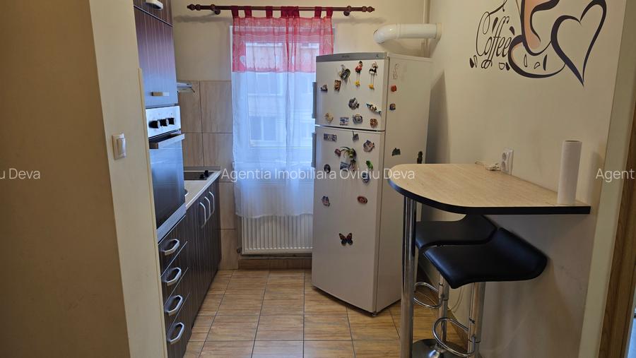 Inchiriez garsoniera decomandata in Deva, zona Zamfirescu, etaj 2 - 9