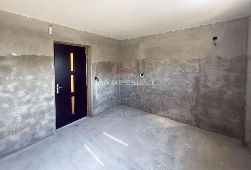 Casă / Vilă cu 8 camere de vânzare în zonă centrală - Urlati - 15