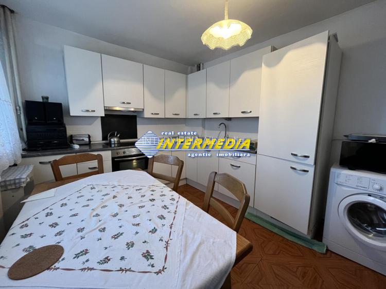 Apartament cu 4 camere 90 mp de inchiriat  etaj 1 in Alba Iulia Cetate Bulevard - 17