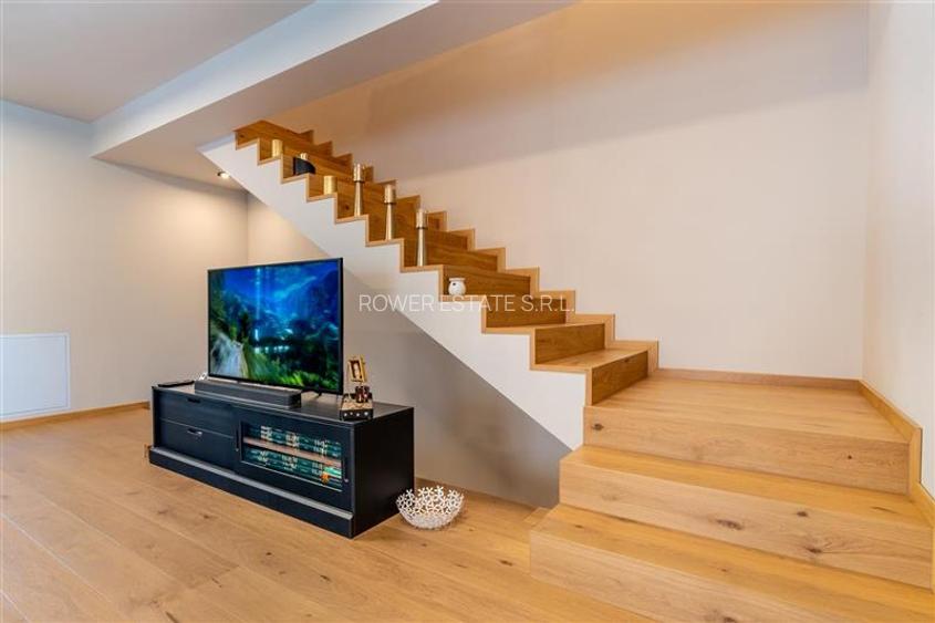Casa cu dotari premium si finisaje de calitate ,Demisol +Parter+Etaj situata in - 5