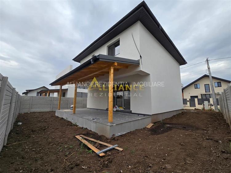 Vila individuala - 4 camere - 2 bai -  cartierul nou- pod - beci - 6