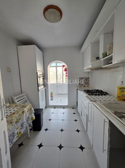 Etaj 3-Podul de Fier-3 Camere Decomandat -bloc 82' - 8