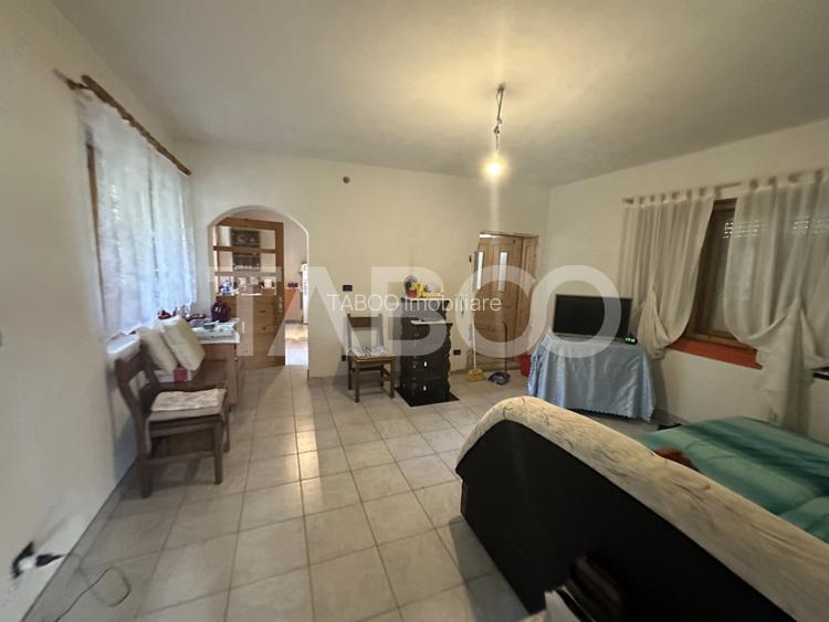 Casa 3 camere 5335 teren liber garaj si anexe  in Sinca Veche - 8