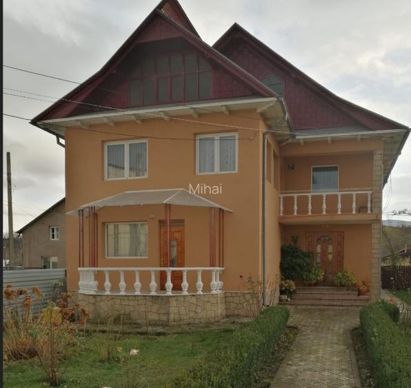 Casă individuală Moinesti, 320mp, 6 camere,  Teren 2.200 mp - 2