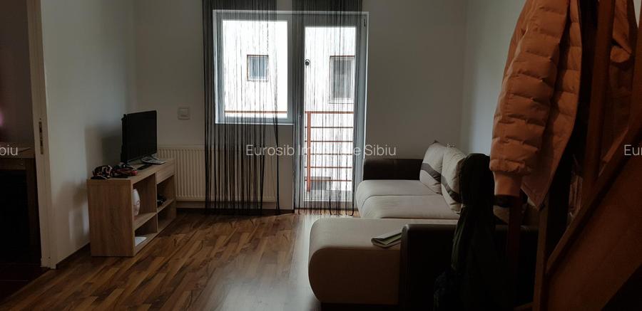 Apartament cu 4 camere situat la etajul 4 din 4 - 17