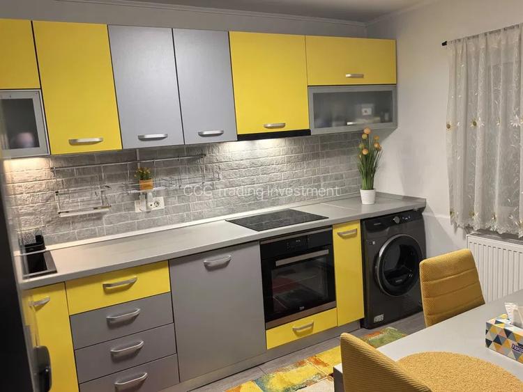 Vanzare apartament cu 3 camere si 2 bai,  decomandat,  renovat,  parter zona CET - 4