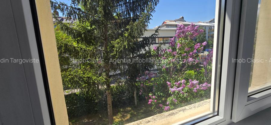 Micro  3 Târgoviște,  vânzare apartament 3camere, Etaj 1 - 18