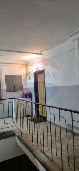 Apartament cu 3 camere de vânzare în zona Sud-Est
