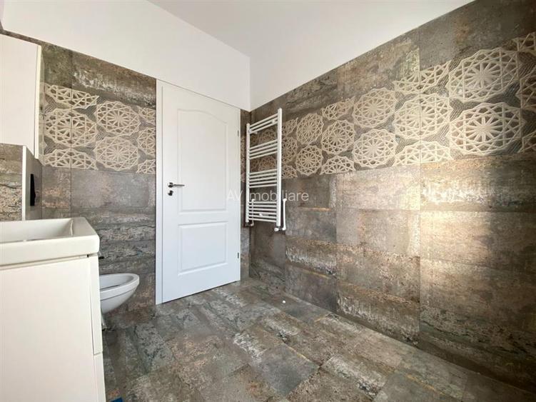 DE VANZARE VILA DANTELEI - DRUMUL TABEREI SECTOR 5 STATIE AUTOBUZ - 12