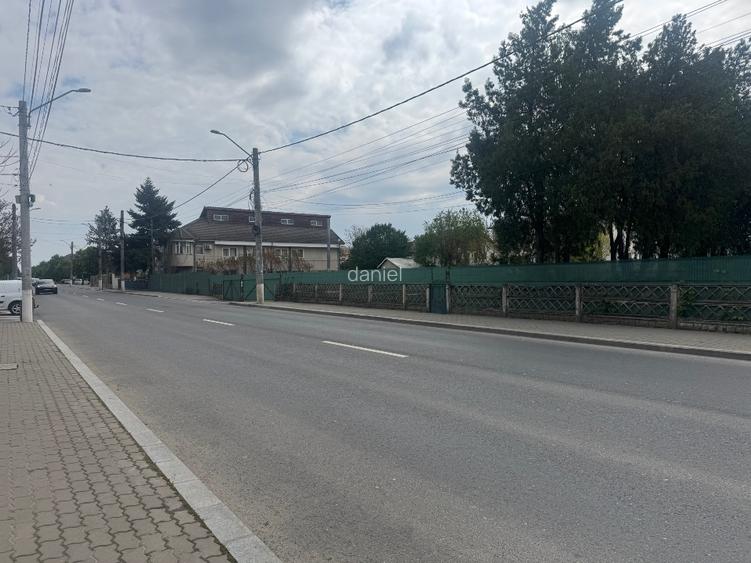 INCHIRIEZ teren 4000 mp situat langa bcr  - 4