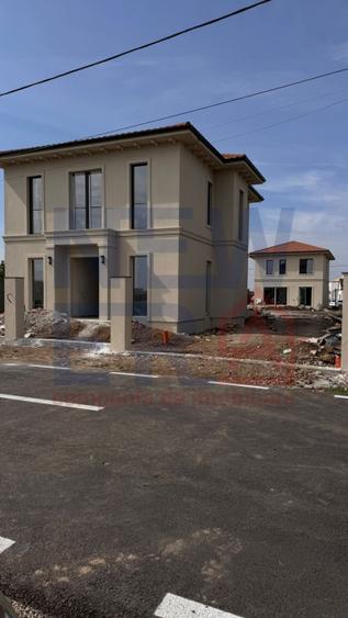 Casa de Vanzare 5 camere in Balotesti