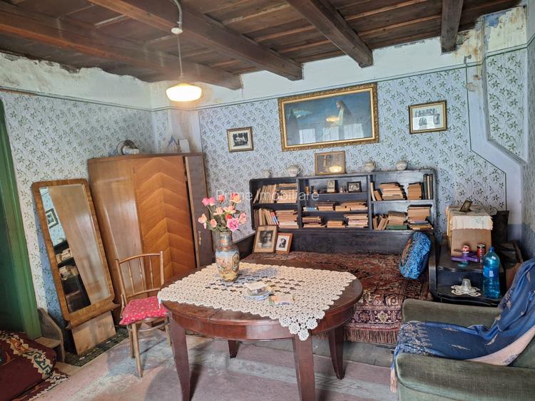 Casă de vânzare în Vinerea (Cugir) – ideală pentru renovare - 2