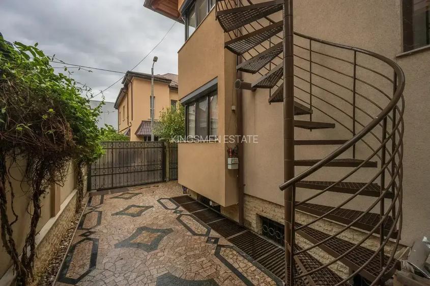 Vila de Lux ideal familie / sediu de firma in zona centrala - 29