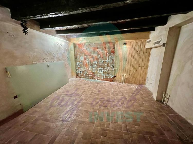 Vila eleganta renovata si consolidata | Parc Carol| Marasesti - 11