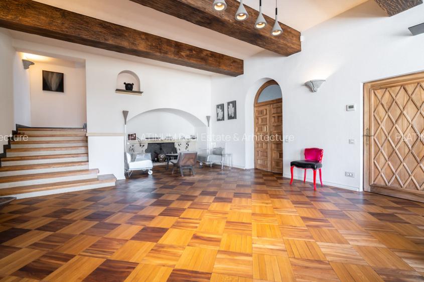 Restored Historic Villa in the Prestigious Dacia Area - 11