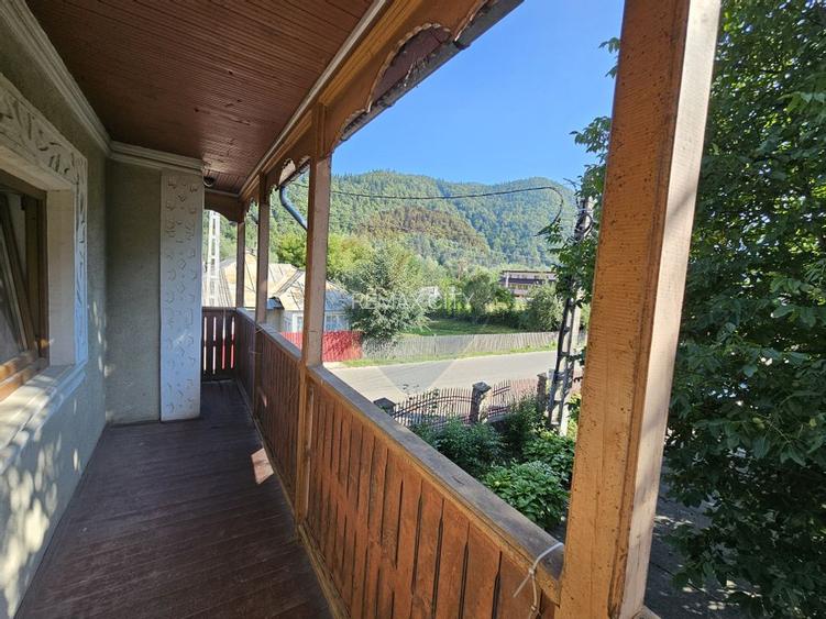 Casă solidă din cărămidă, mobilată, garaj, teren generos – Tarcău - 50