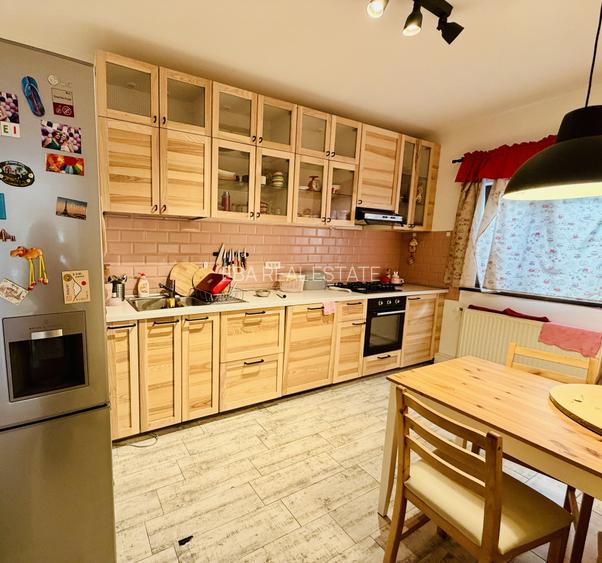 Casa cochetă la 2 minute de București în Roșu, Chiajna, zonă superbă, 4 camere - 4