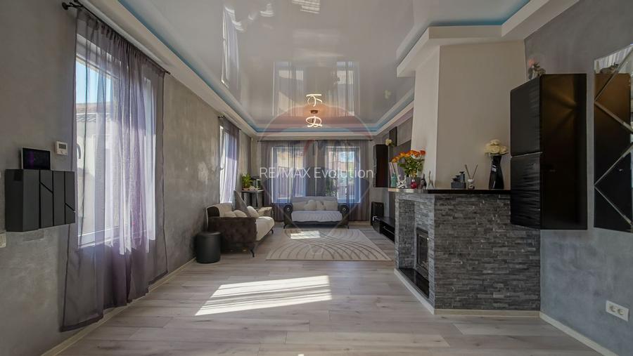 Casă / Vilă Săsească cu 6 camere de vânzare in Vulcan, Brasov - 4