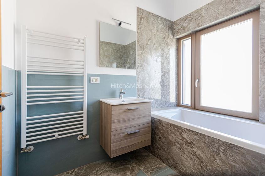 Casa Modernă cu Spații Vitrate Generoase - 17