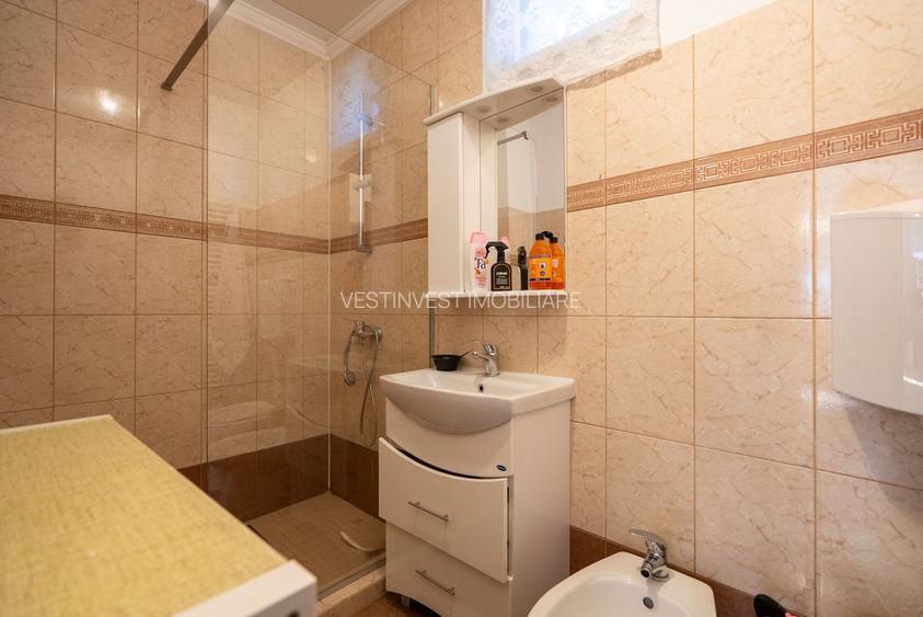 Casa cu 300 mp de teren , acces auto si dublu front in Nufarul - 9