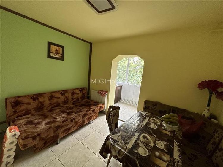 Decomandat etaj intermediar - 8