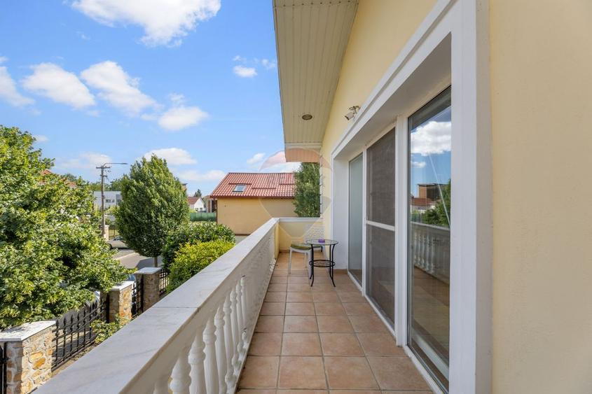 Vilă cu 4 camere de vânzare 921 mp zona Subcetate,Arad