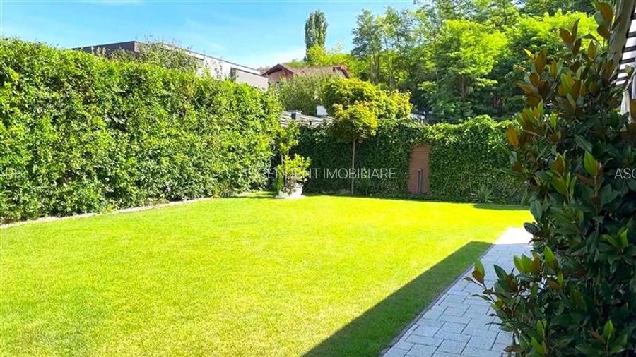 FILM!Vila cu arhitectura selecta, intr- o eleganta oaza de liniste - 24