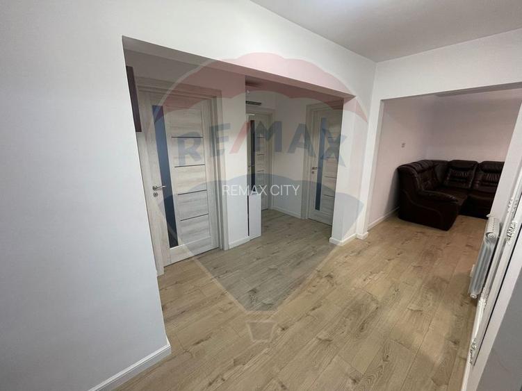 Apartament cu 3 camere de închiriat în zona Precista - 15