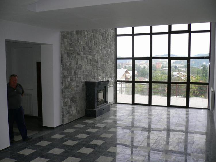 VILA REZIDENTIALA DEOSEBITA in Valenii de Munte - 2