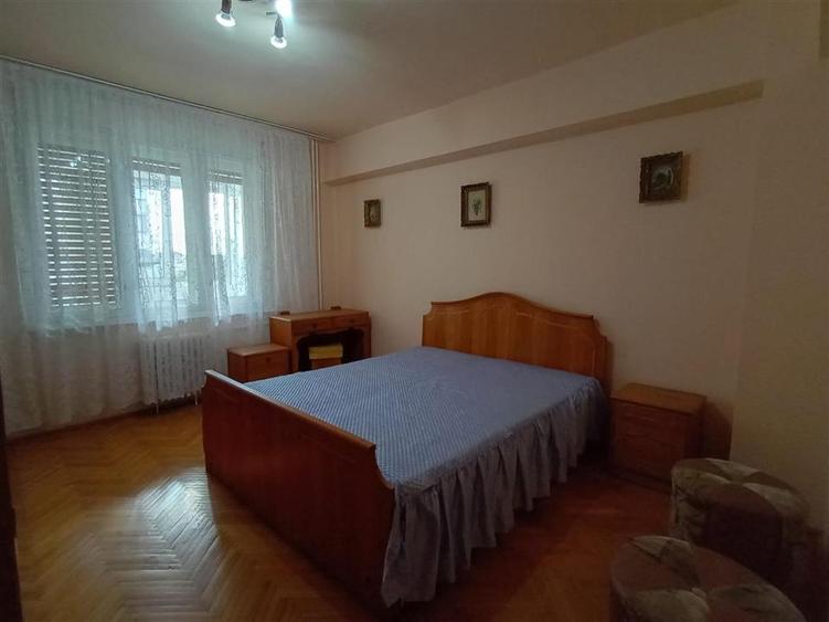 Apartament cu 3 camere de inchiriat