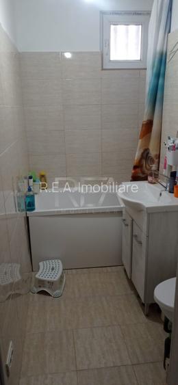 Apartament 3 Camere , Decomandat , Zona Alexandru Obregia - 5