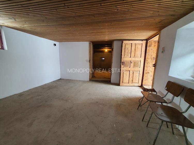 Casa singur în curte - 8