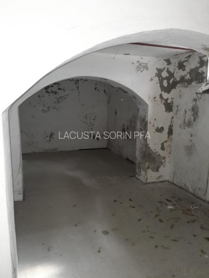 Unirii-Cartierul Evreiesc, singur curte, dubla deschidere, libera - 6