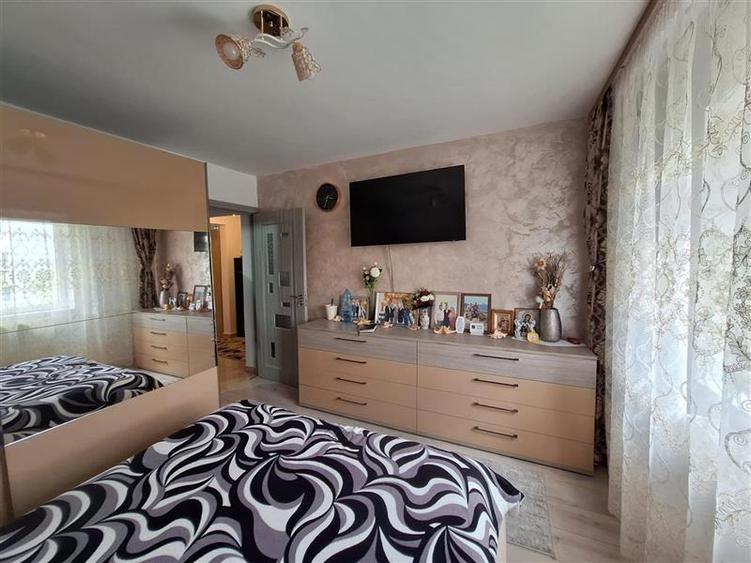 Apartament 3 camere decomandat zona Neagoe Voda