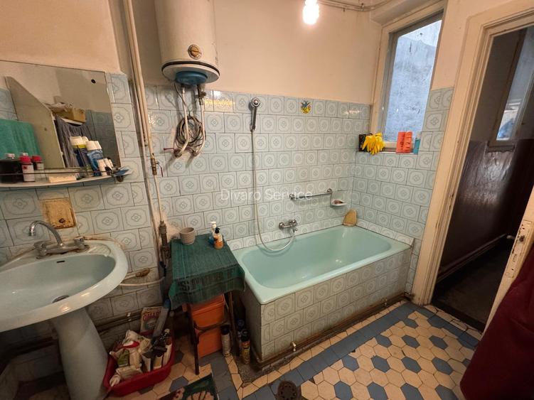 Vanzare apartament patru camere plus garsoniera in vila cartierul Armenesc curte - 13