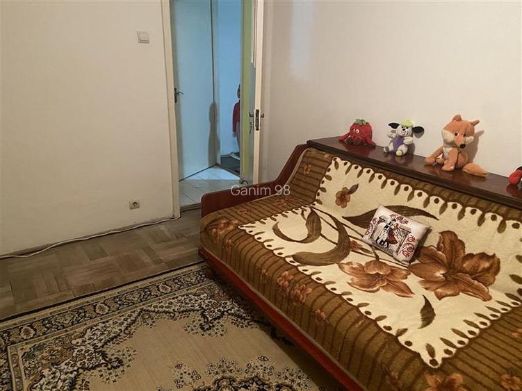 Apartament trei camere , zona Cartier Sud , 55 mp , curat - 3