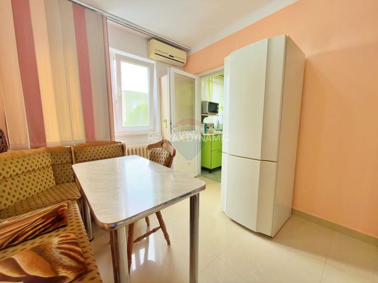 Apartament cu 3 camere de închiriat în zona Intim - 9