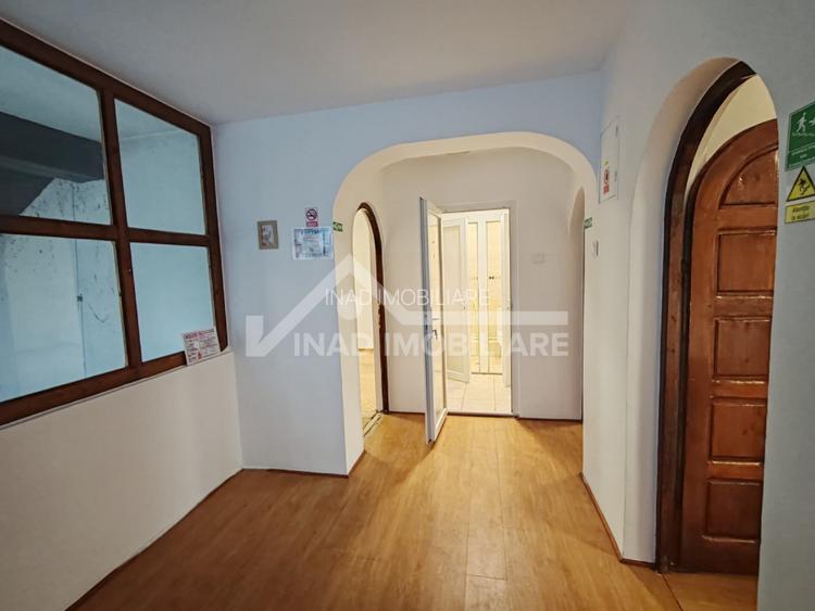 Casă de închiriat, Strada Republicii,  D+P+2E, curte proprie de 550 mp - 6