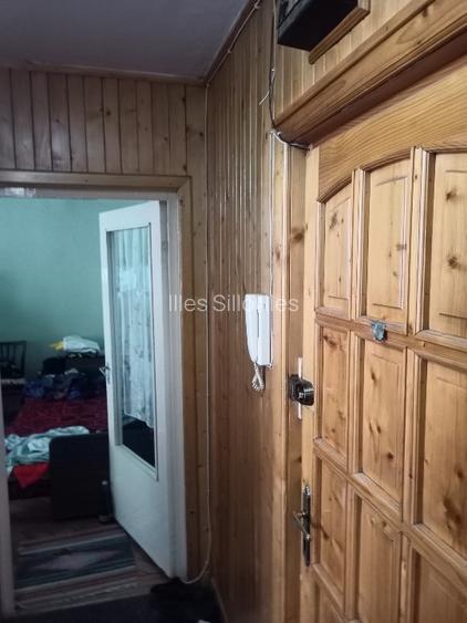 De vânzare apartament cu 2 camere,etaj.3 - 5