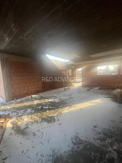 Casa la rosu / 1.328 mp teren / AC valabila / Otopeni 9 Mai - 12