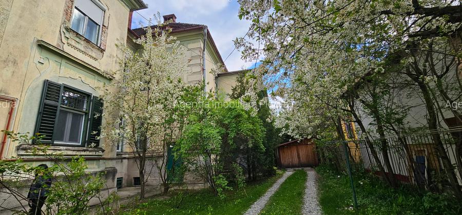 Vand garsoniera la casa situata in zona Parcului Sub Arini,parter,25m+147m teren - 10
